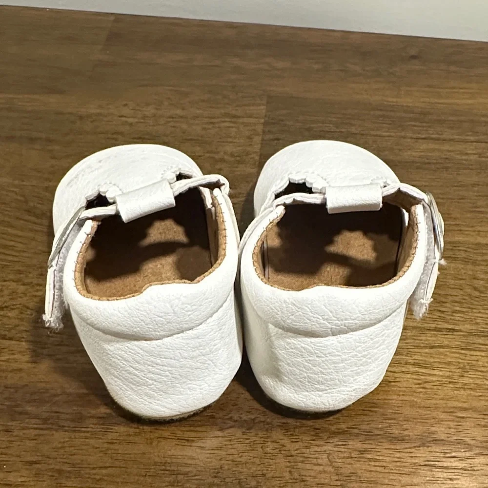 White Scalloped Mary Jane Shoes size 2